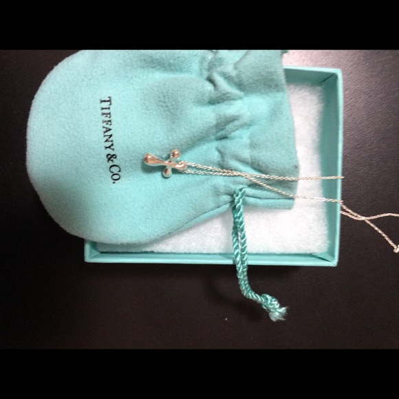 Tiffany & Co. Elsa Peretti sterling silver cross - Picture 2 of 12